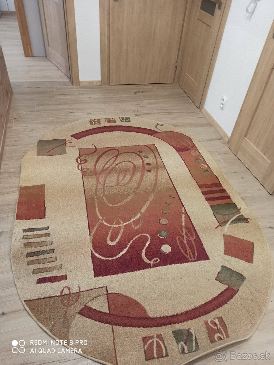 koberec- krátko pouzivany - 2