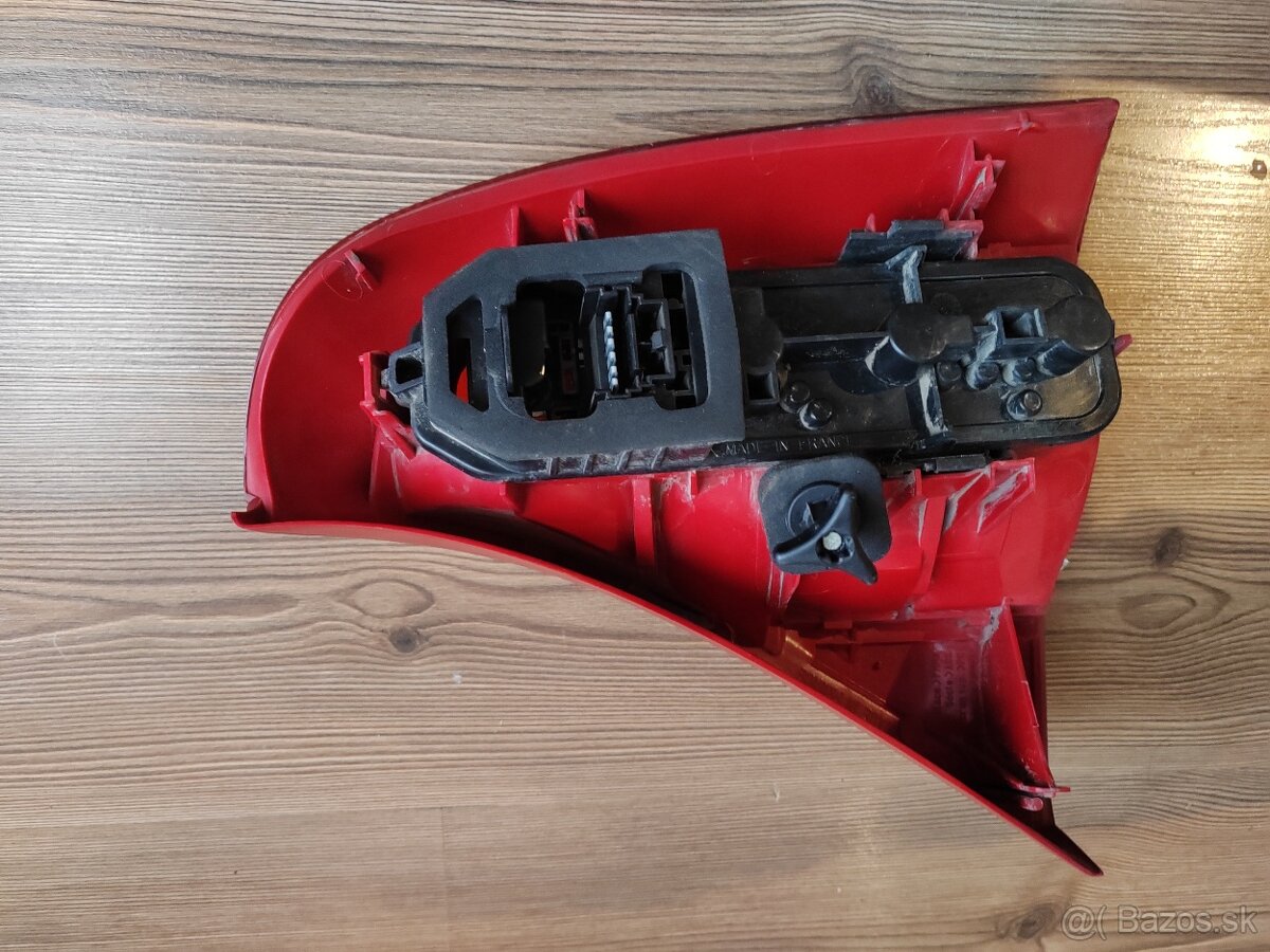 Renault Clio zadné svetlo - 2