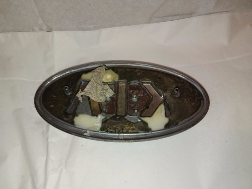 predny znak kia 15x7,5cm 20€ - 2