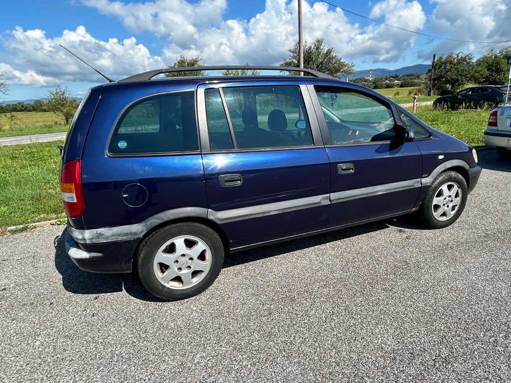 Predam v celku 7 miestne - 2