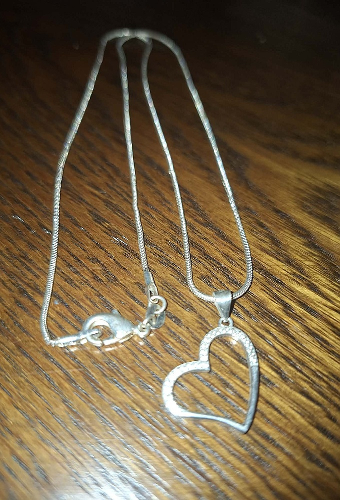 STRIEBORNÝ NÁHRDELNÍK - 2