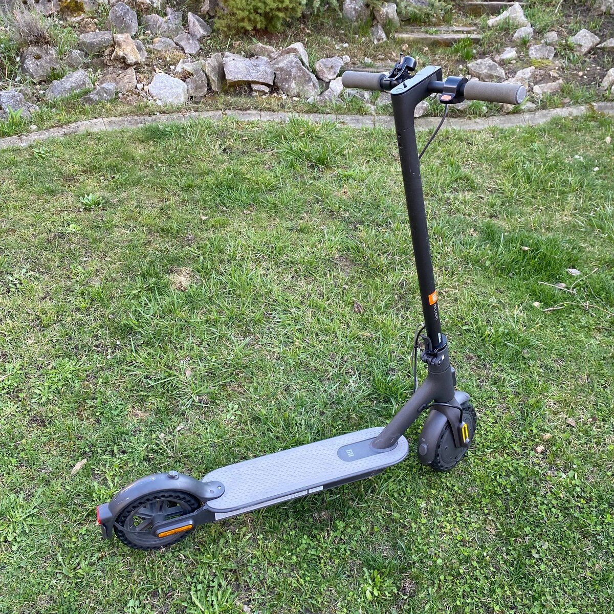 Predám – Xiaomi Mi Electric Scooter Essential - 2