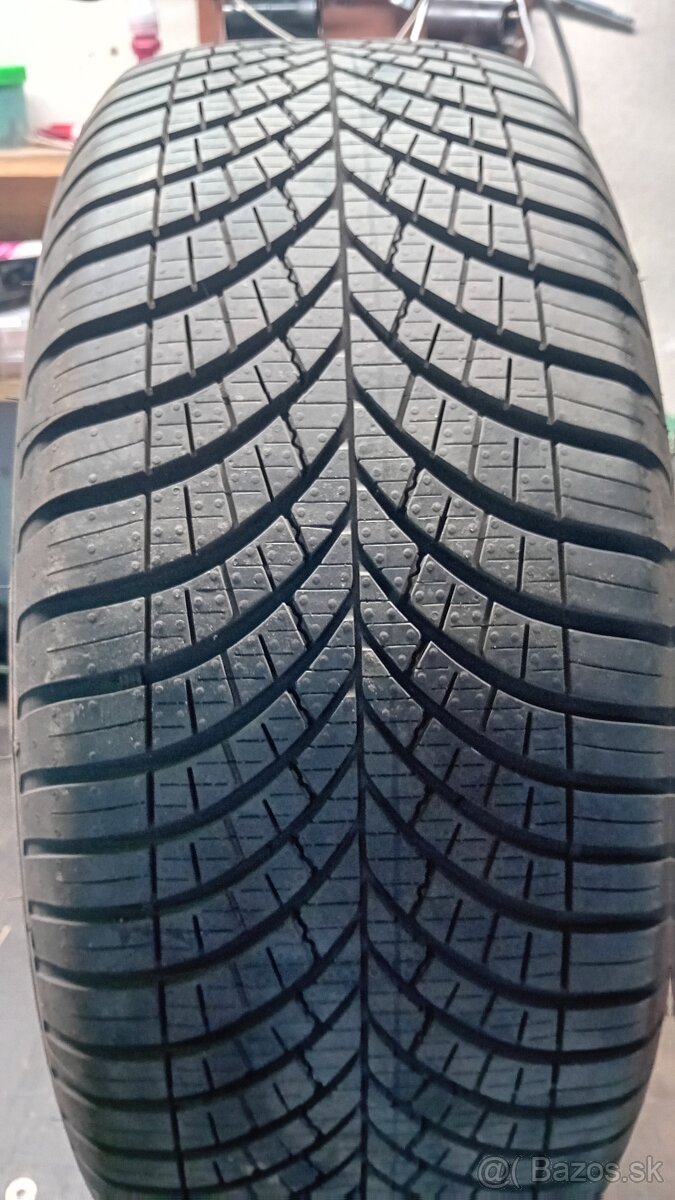 Goodyear Vector 4Seasons Gen-3 225/55R17 - 2
