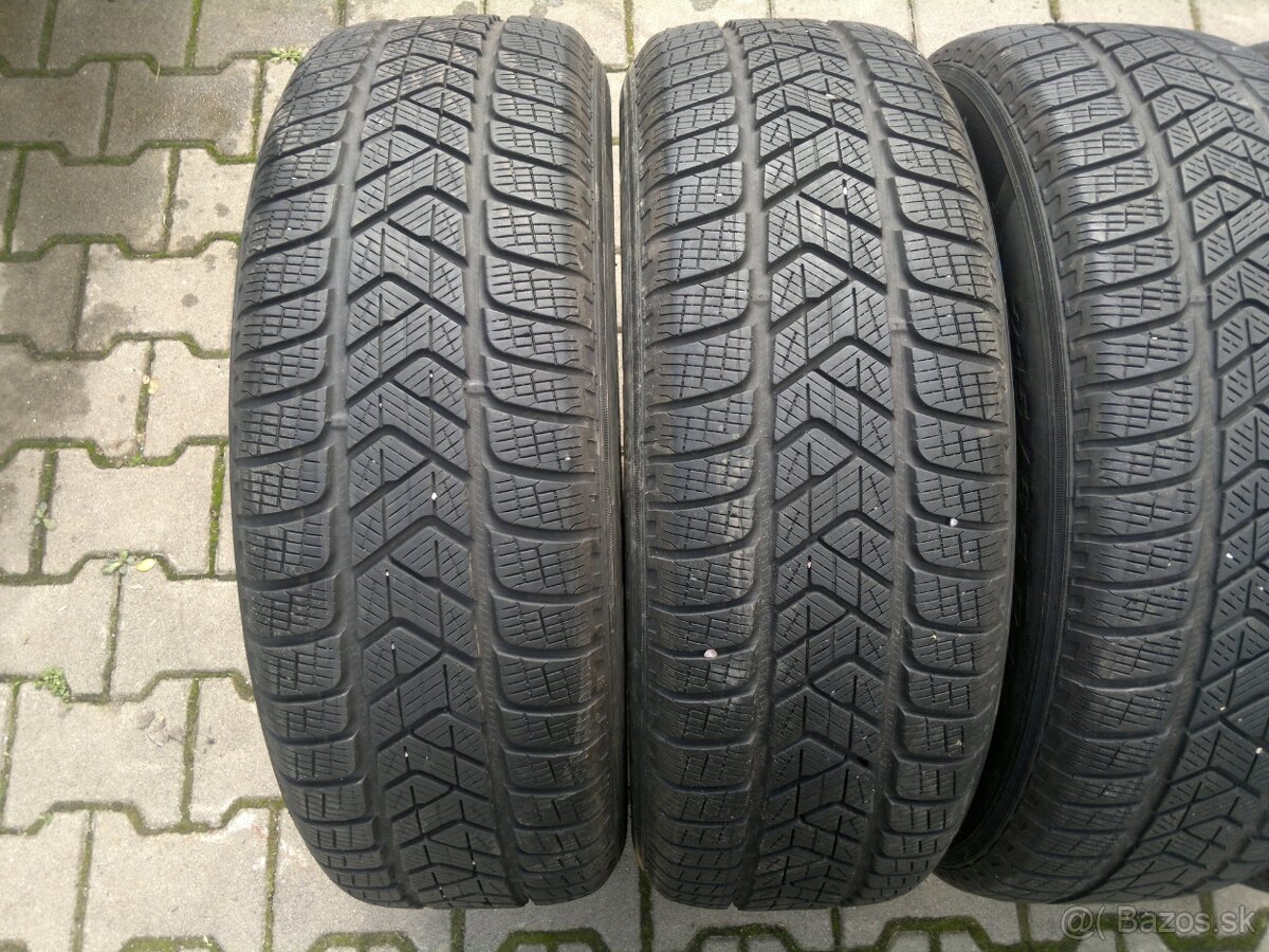 Zimne pneu. Pirelli 215/65 r17 - 2