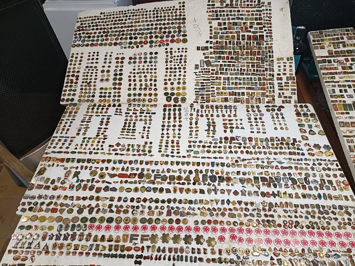 Predám rôzne odznaky 3000+ kus - 2