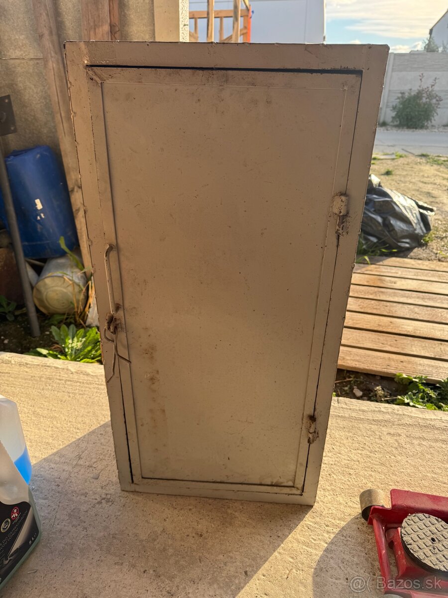 Predám plechovú skrinku - 2