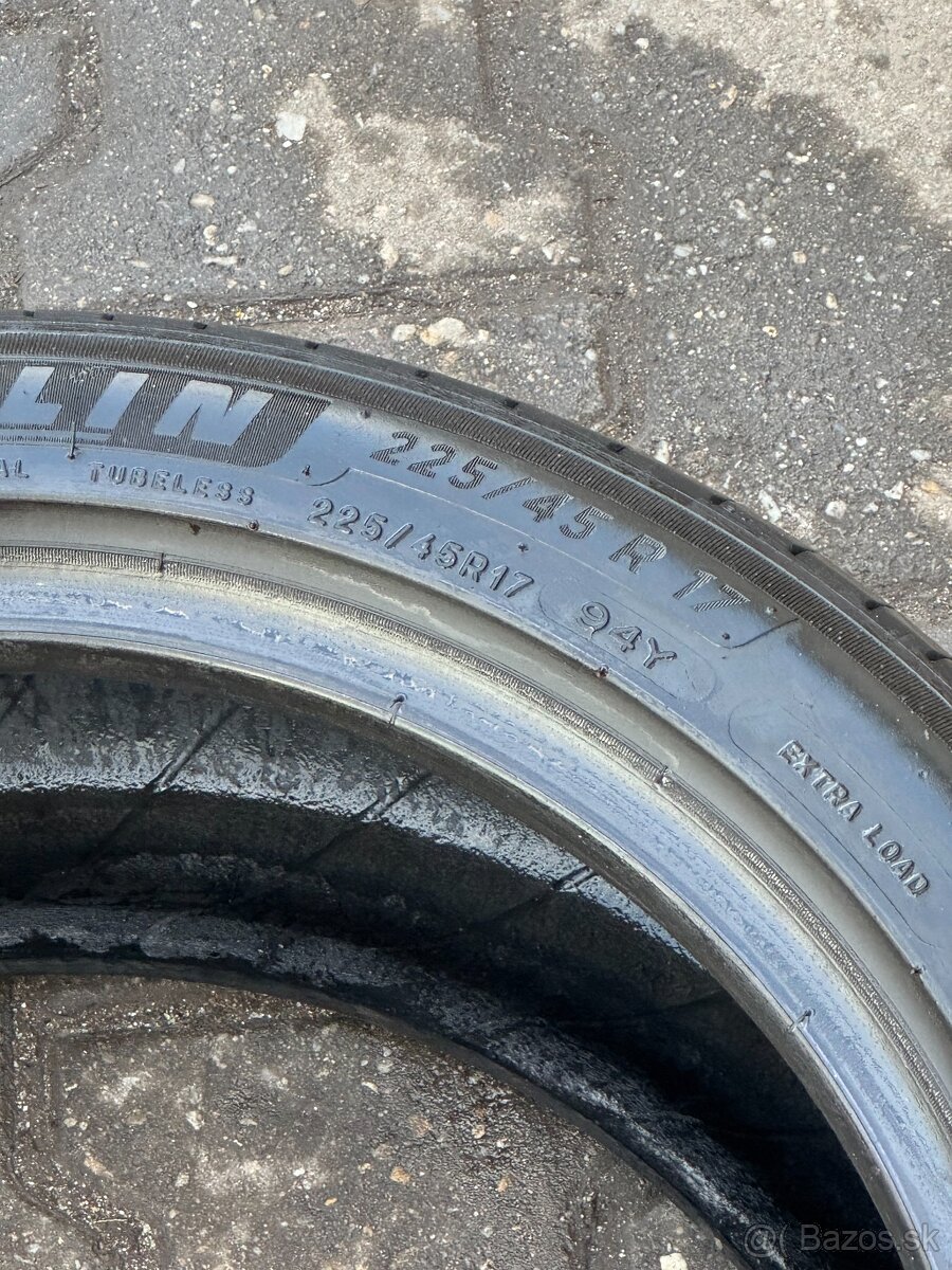 225/45 R17 - 2