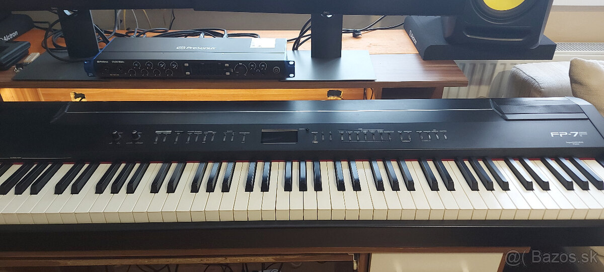 Roland FP-7F digitálne piano - 2
