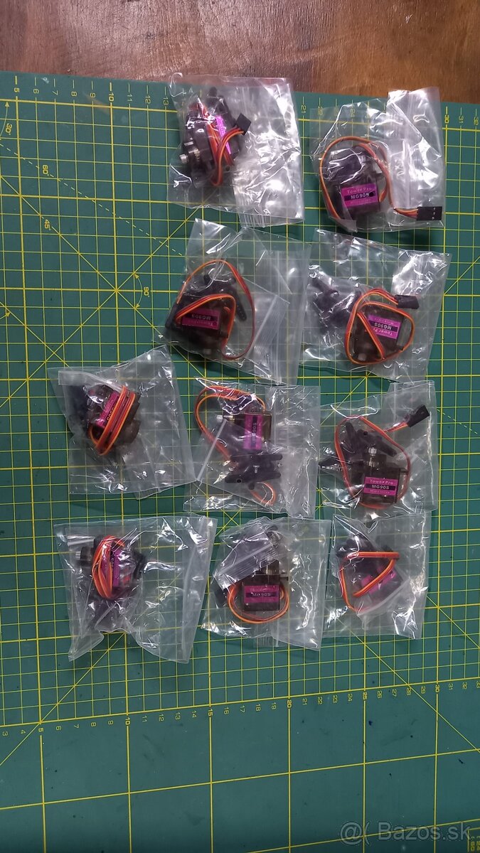 Mikro serva s kovovymi prevodmi MG90S s prislusenstvom - 2