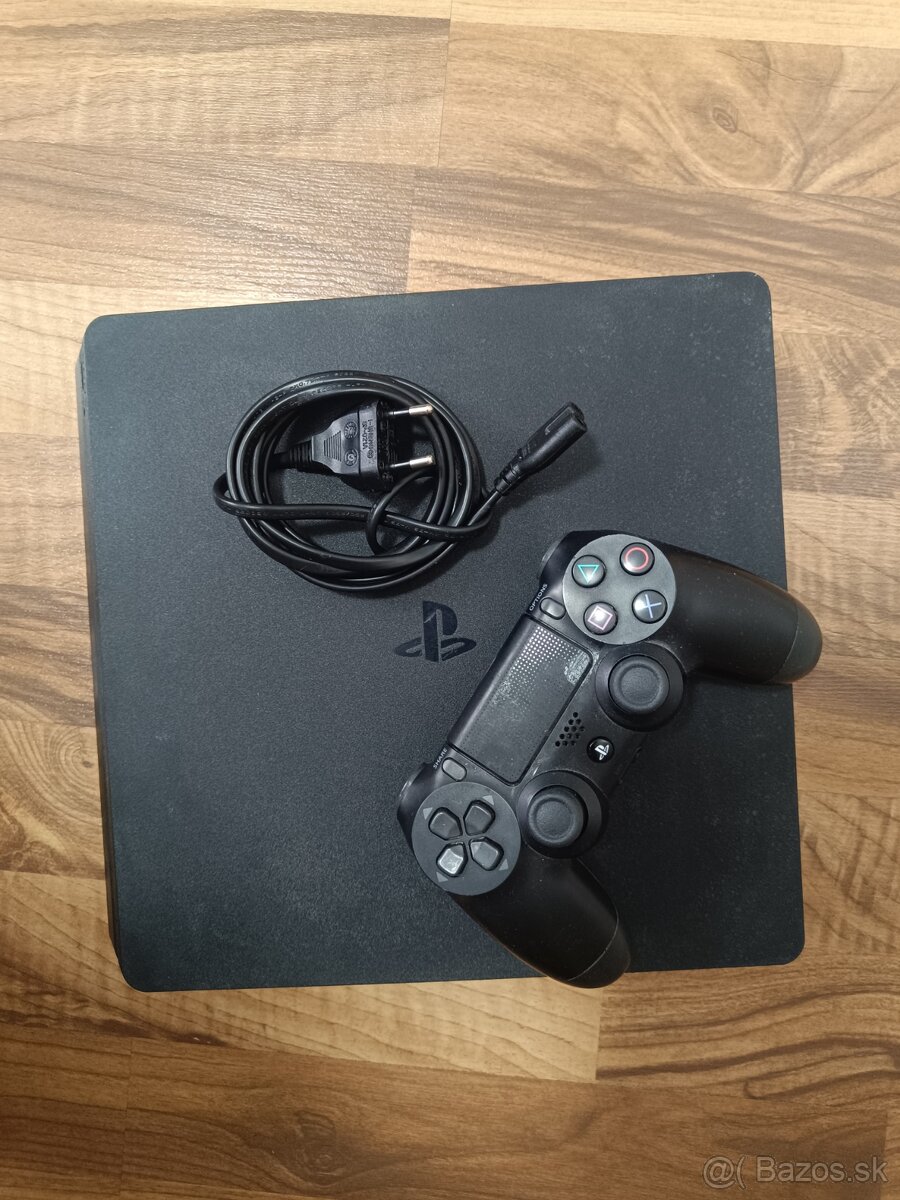 Predám hernú konzolu Playstation 4 Slim - 2