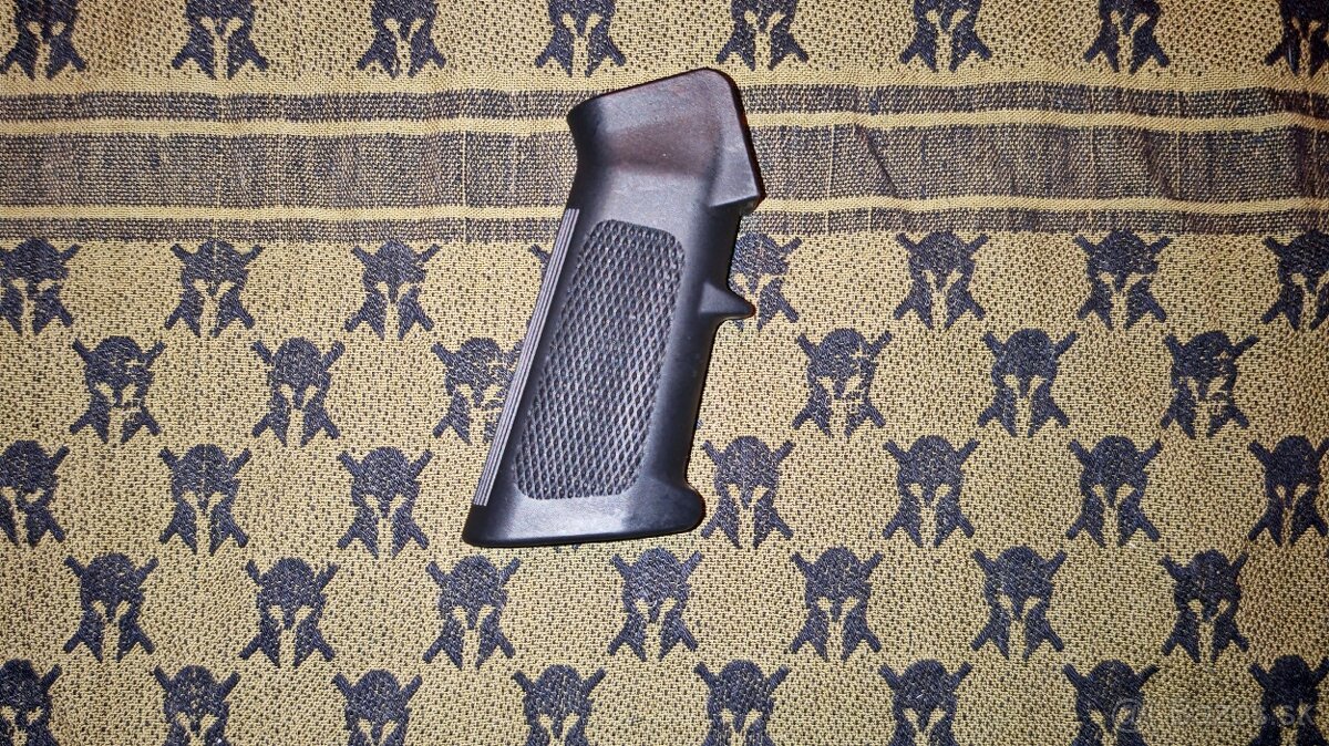 Pištolové pažbičky ar15 - 2