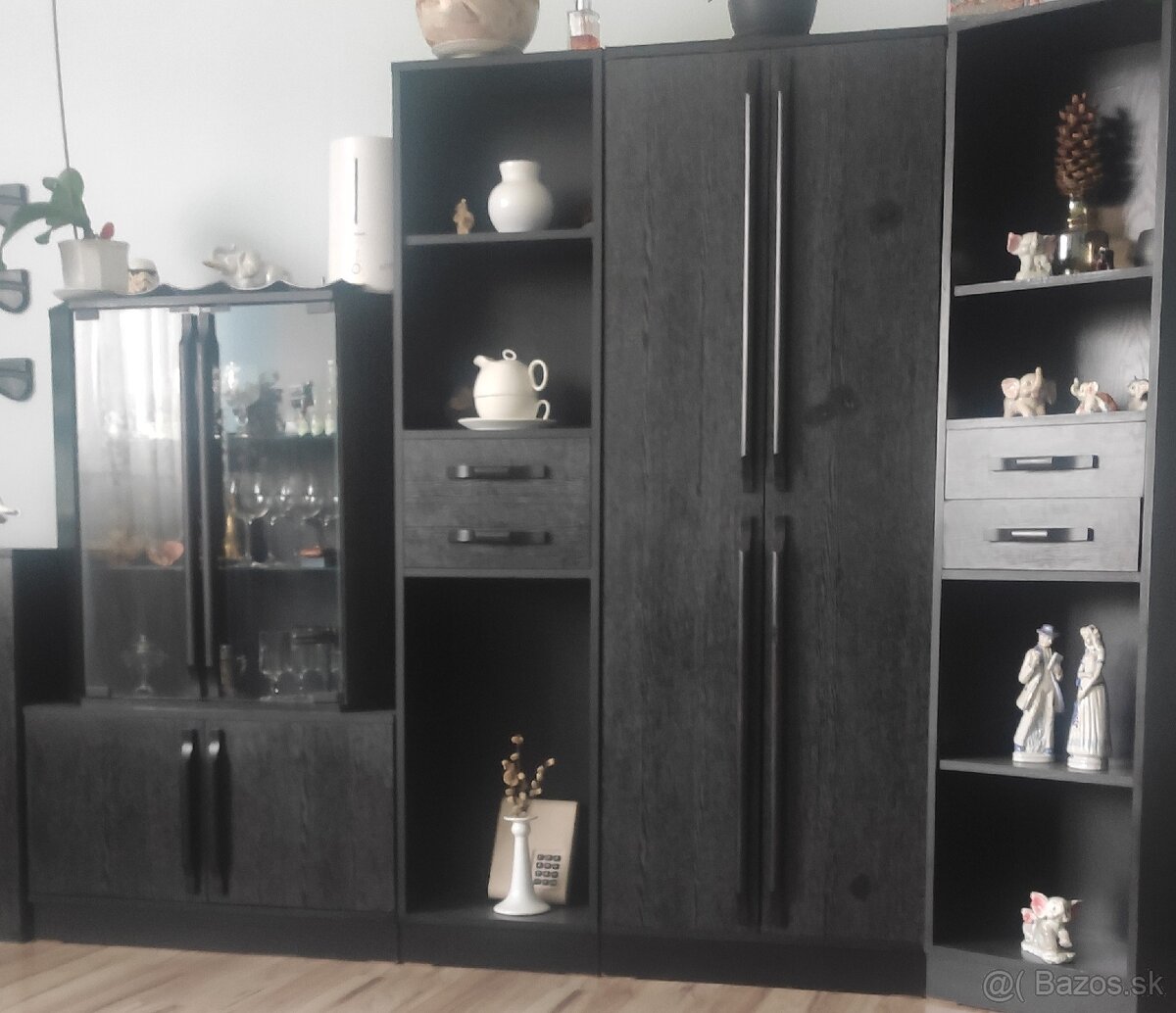 Nábytok v zachovalom stave - 2