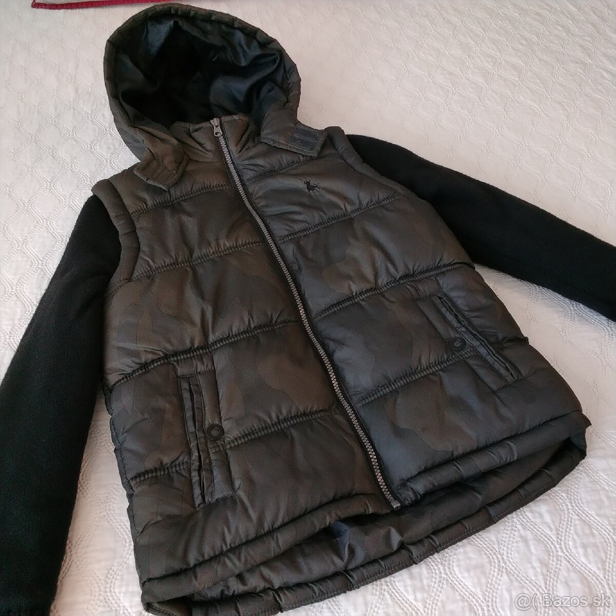 Teplá maskáčová hybridná army puffer bunda/vesta s kapucňou - 2