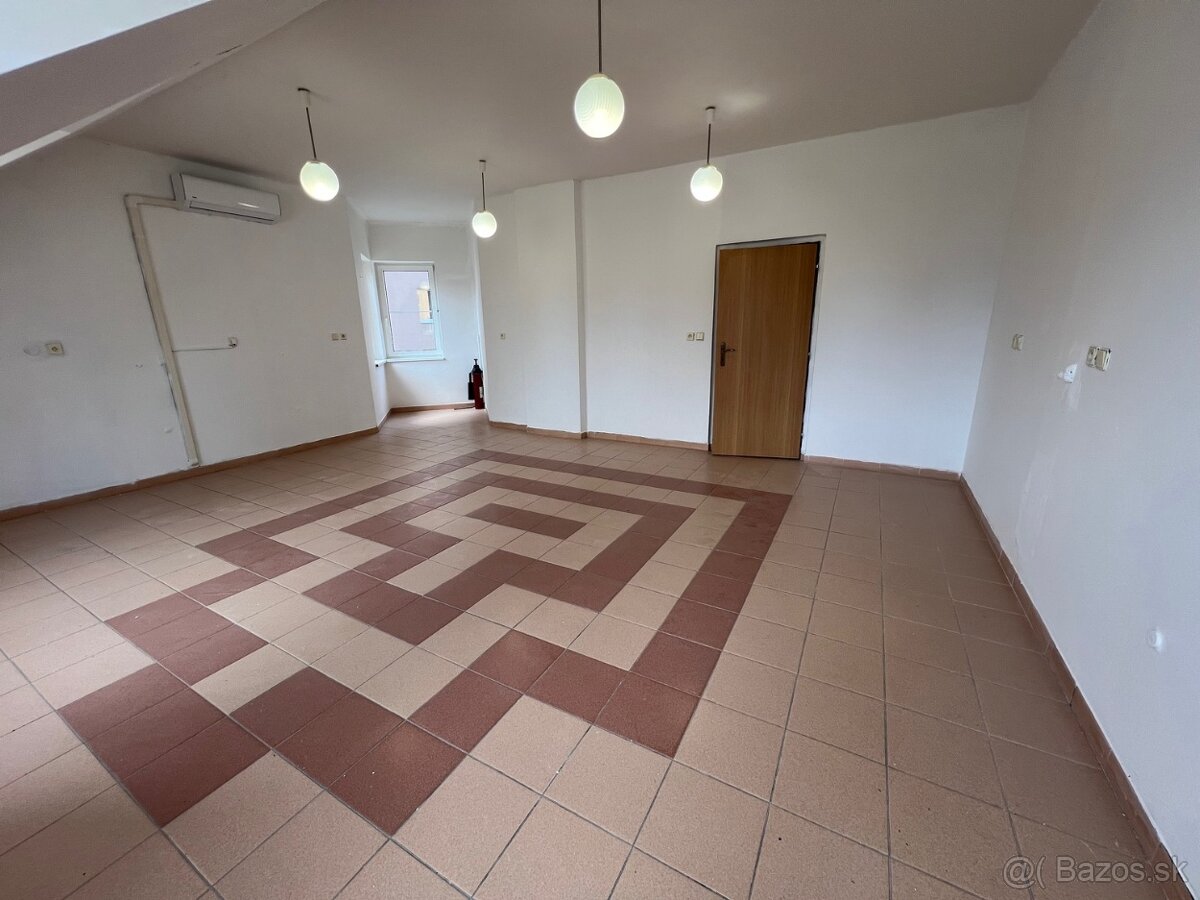 Obchodný priestor v super lokalite - 2