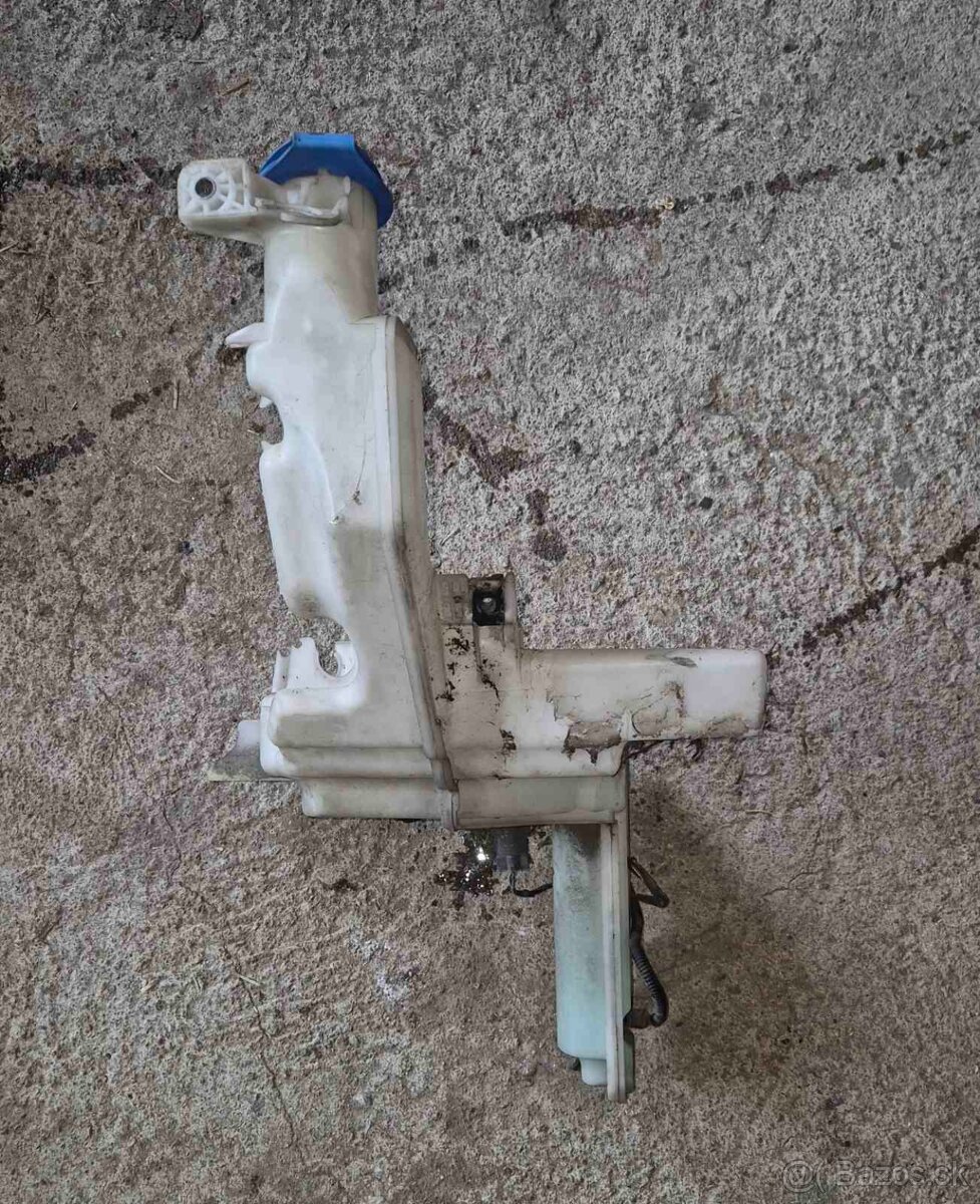 Predám nádržku ostrekovačov na Passat B6 - 2