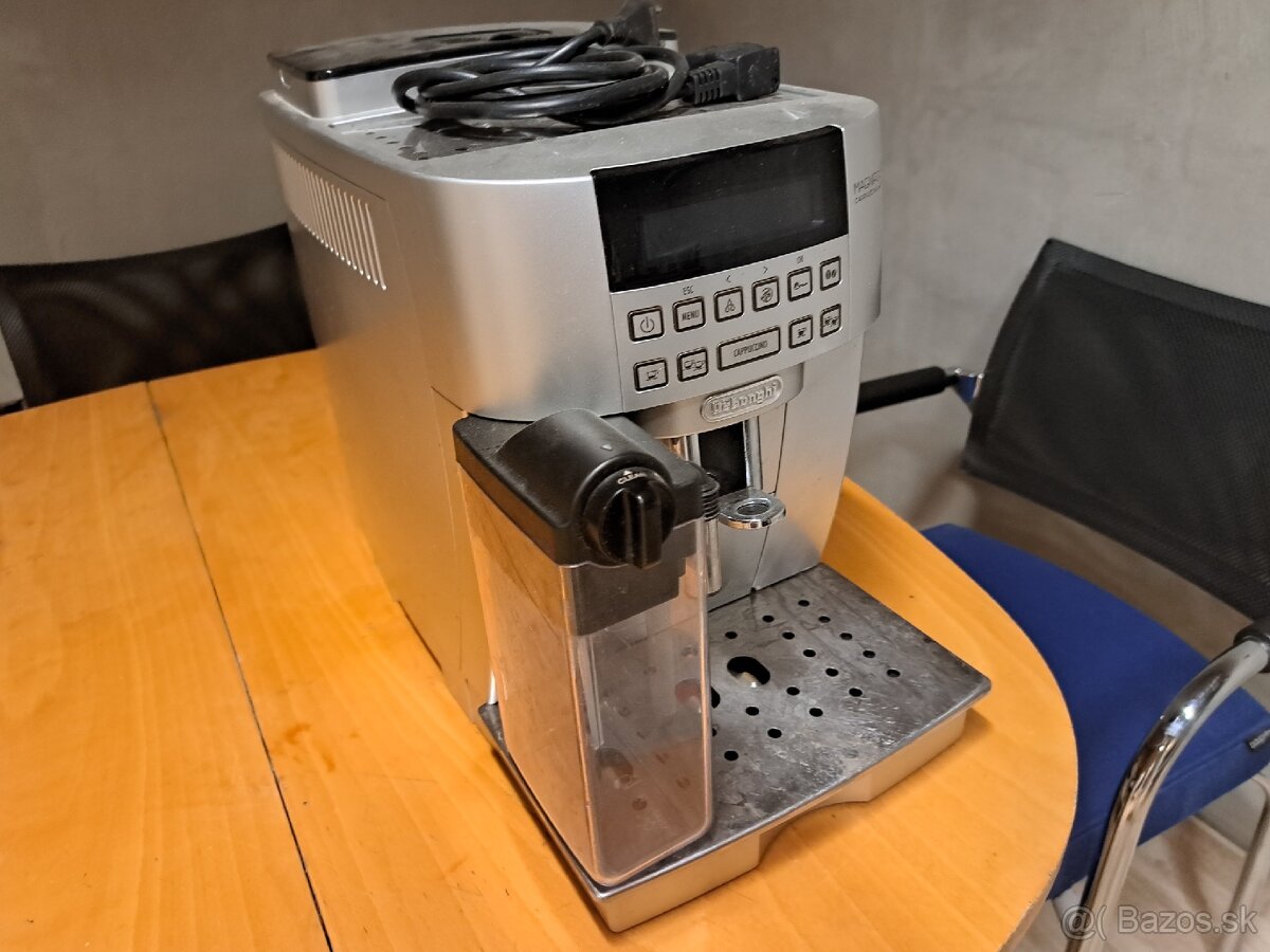 Kavovar delonghi magnifica - 2