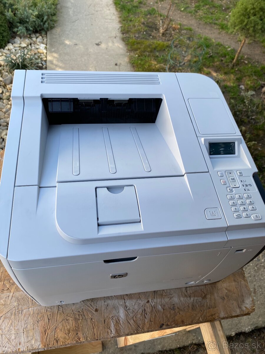 2x HP LaserJet P3015 stav náplne čierna 70% a 80% - 2