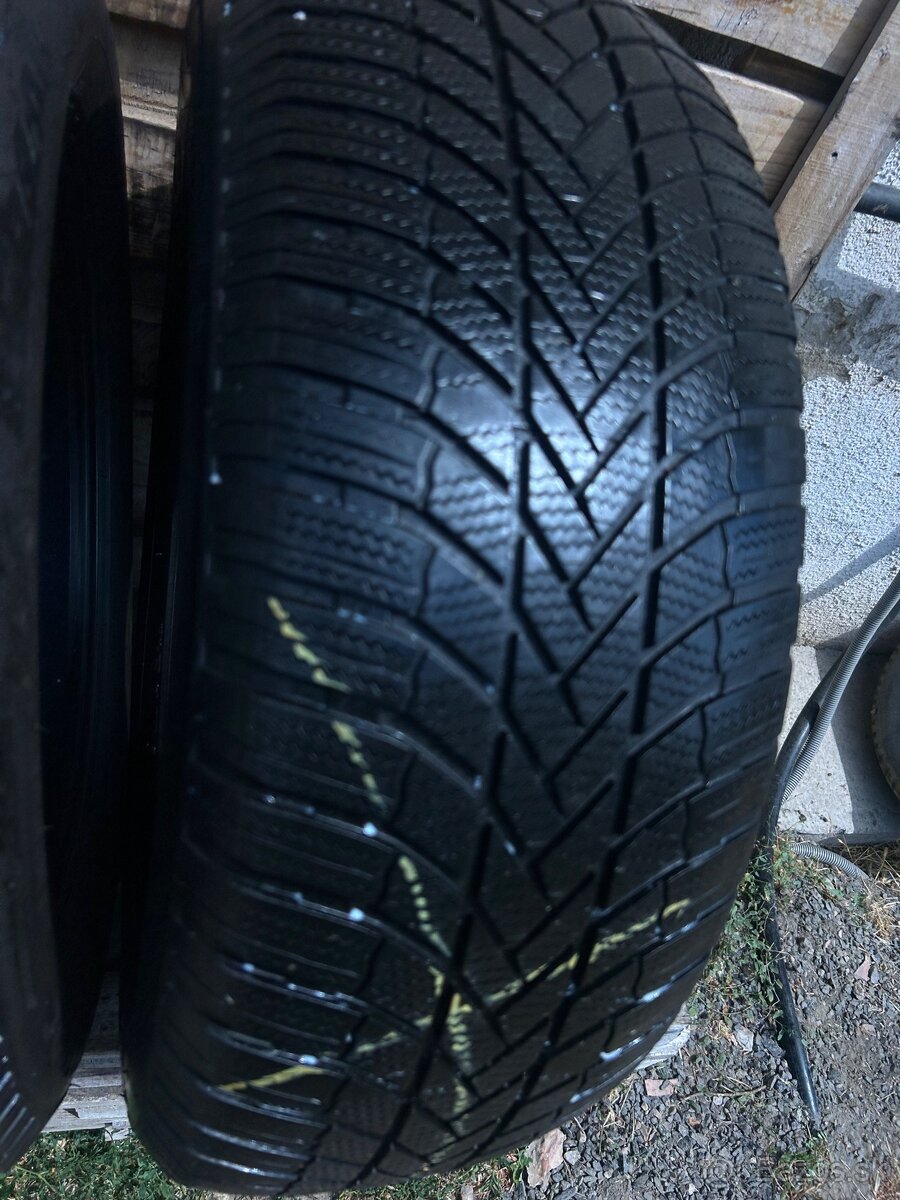 Bridgestone Blizak LM 005. 265/60/18”-114H - 2