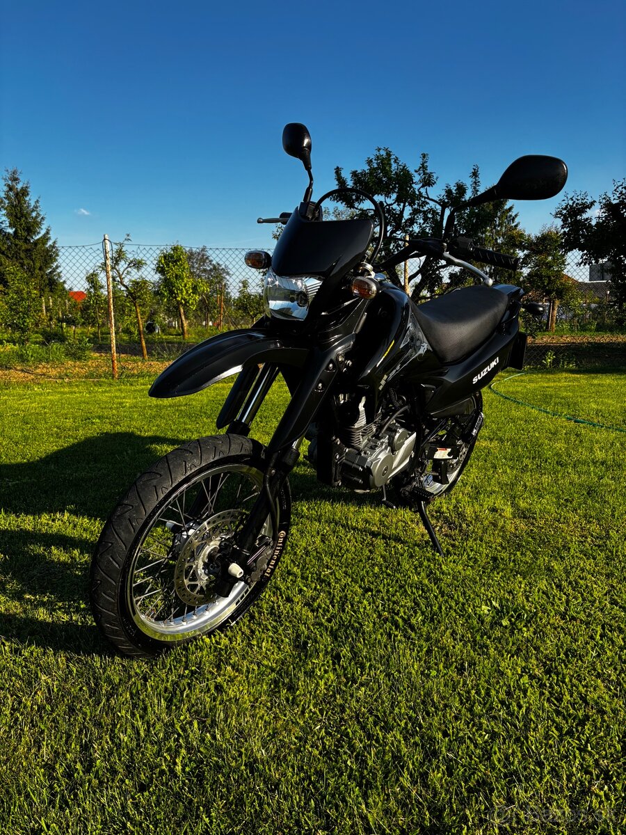 Suzuki DR 125 SM