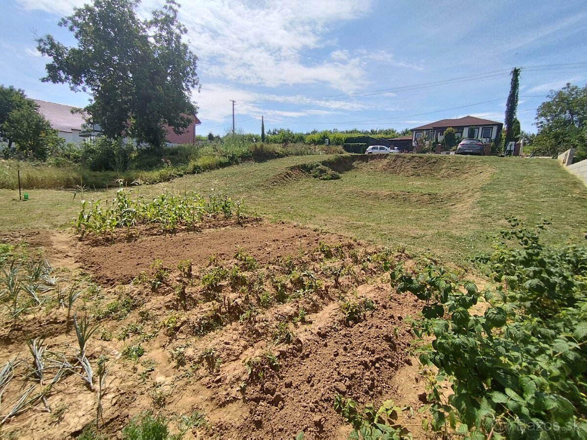 Pozemok Merašice s IS - 2