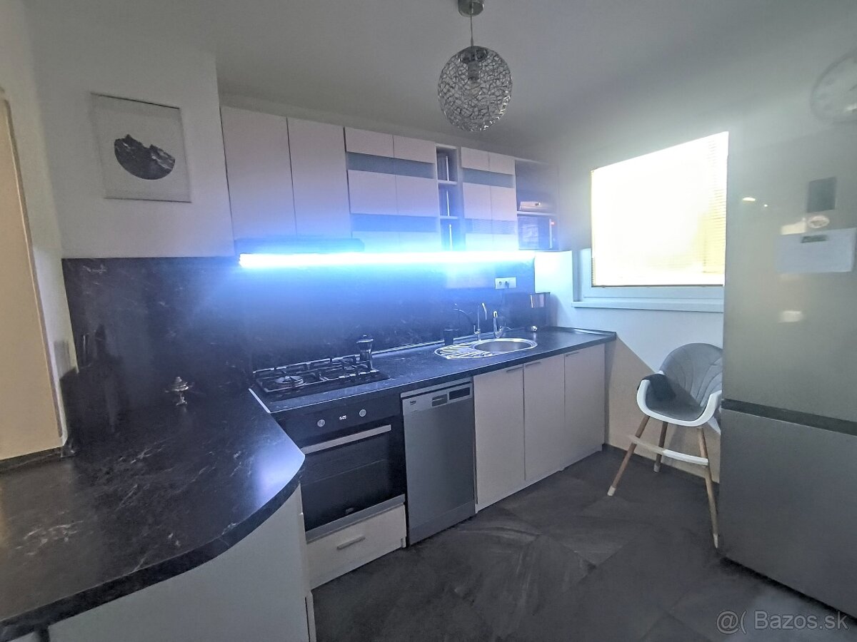 SMART BÝVANIE V KOMÁRNE 3 izbový byt s loggiou na PREDAJ - 2