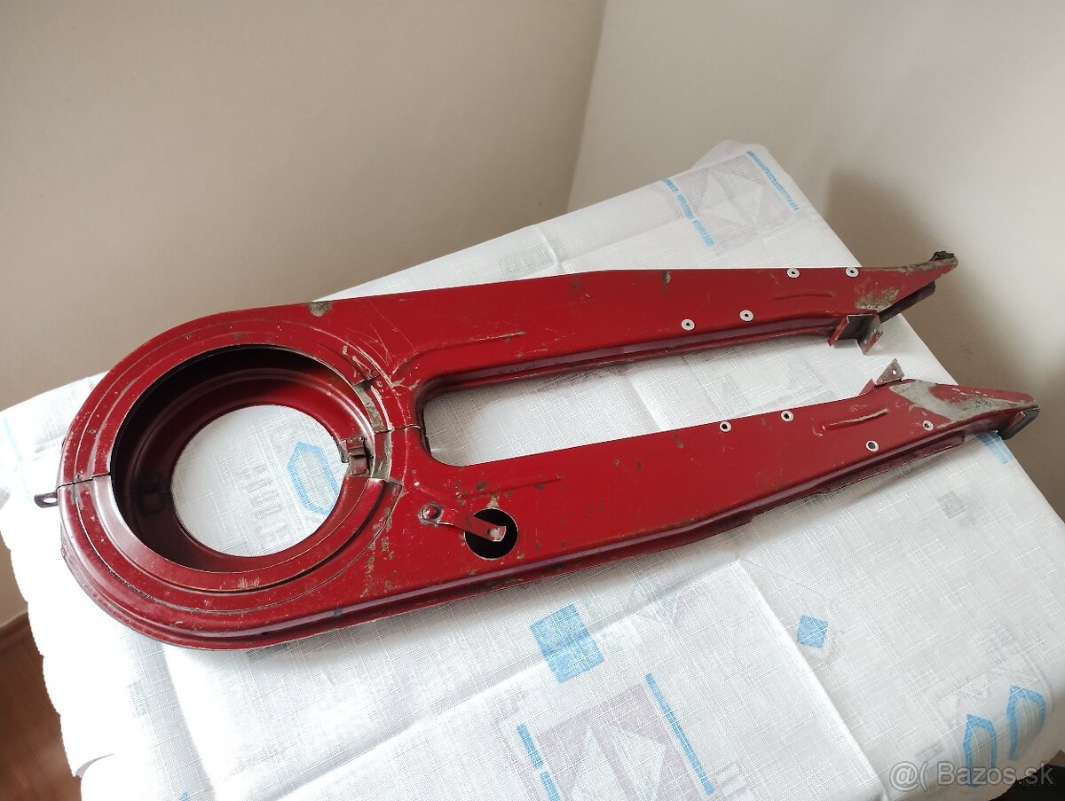 Prodám originální kryt řetězu jawa čz 125 175 původní barva - 2