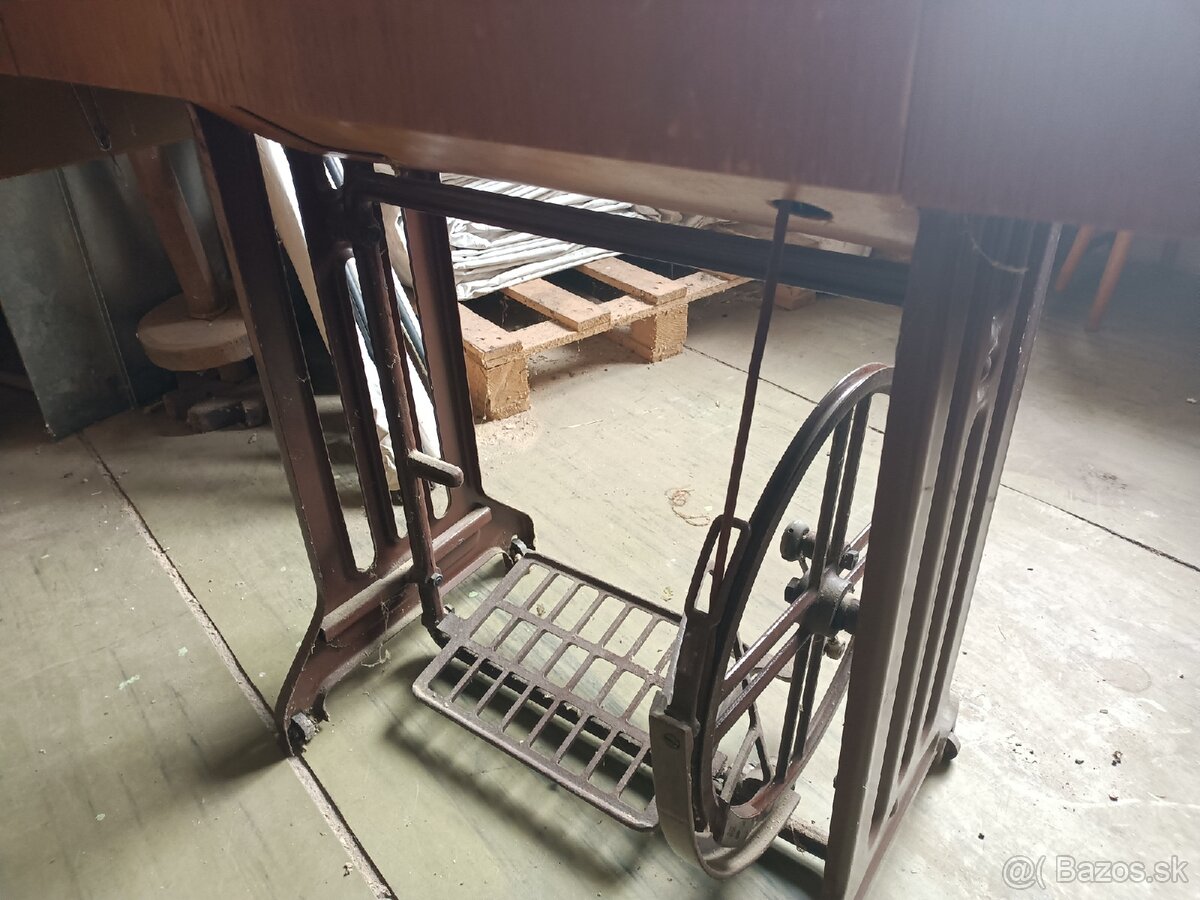 Predám šlapací šijací stroj Minerva - 2