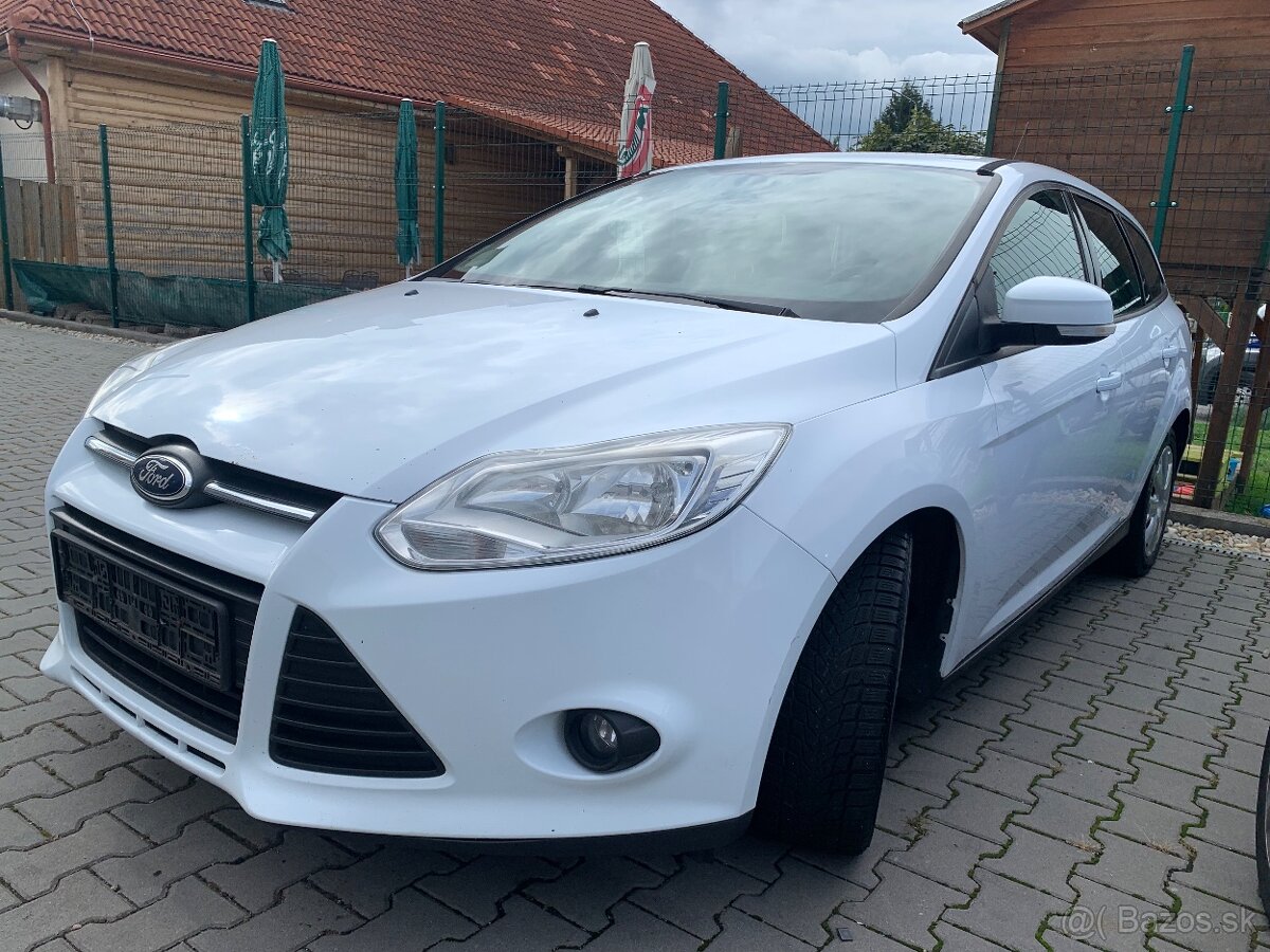 Predám Ford Focus combi 1.0 benzin rok 2013 . - 2