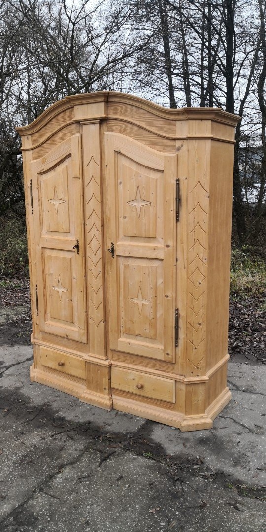 Celomasivna policová skriňa - 2