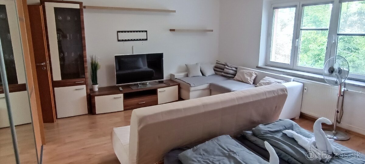 1-izbovy byt Sancova Bratislava - 2