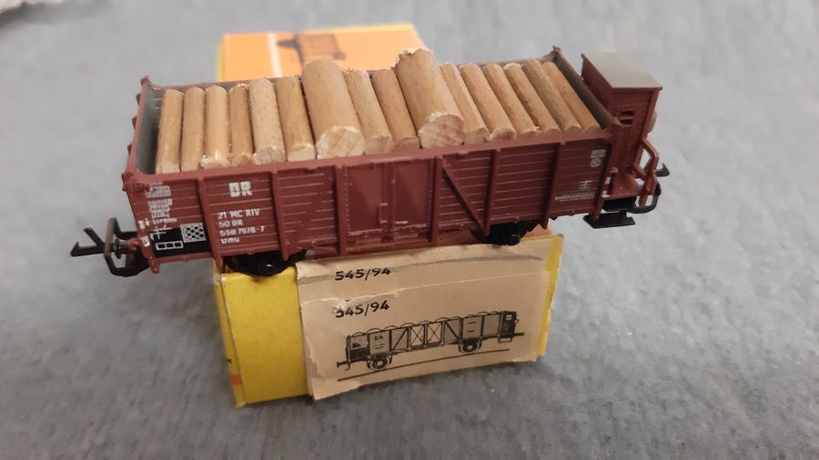 Vláčiky - otvorený vozeň Vtu/Omu s drevom - 2