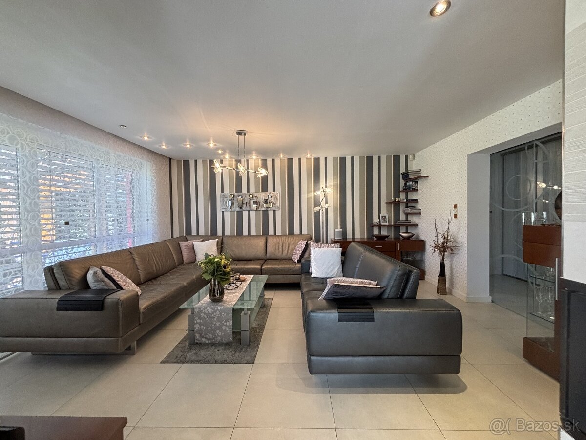 PREDAJ, NADŠTANDARDNÝ RODINNÝ DOM, SVIT - 2