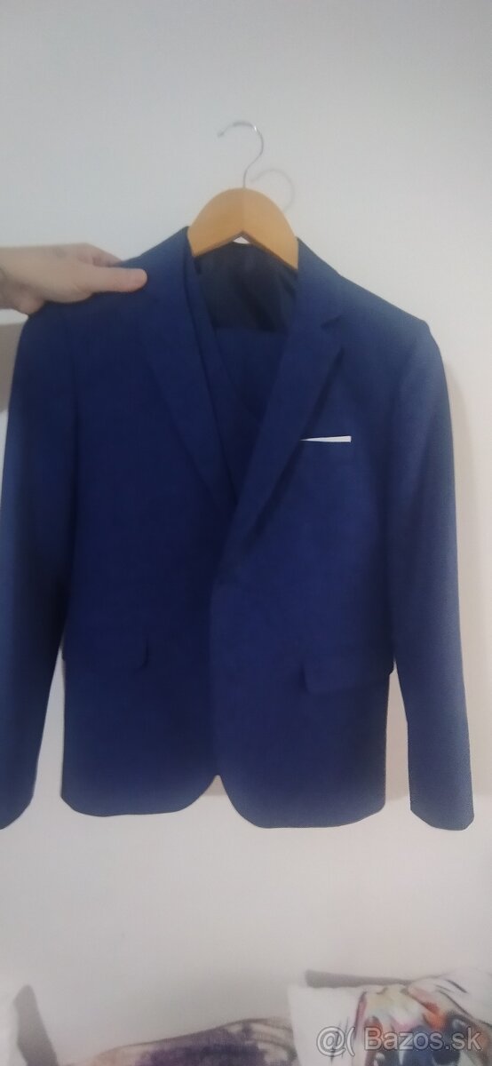 Predám raz použitý oblek na 1.sv.prijímanie veľkosť 134/140 - 2