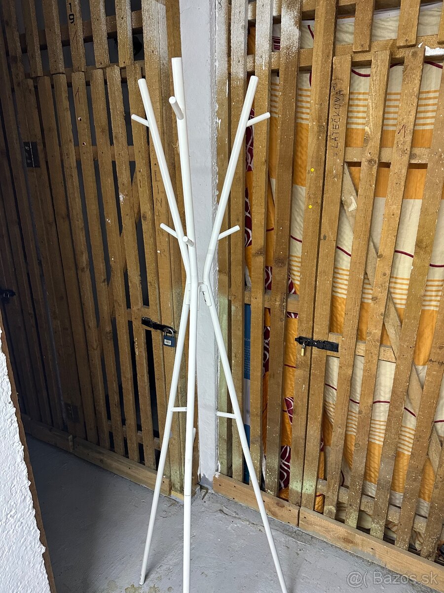 Vešiakovy stojan - 2