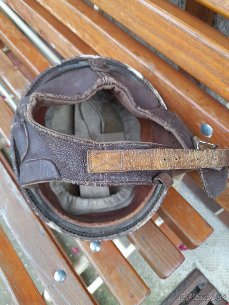 Stará helma kokoska - 2