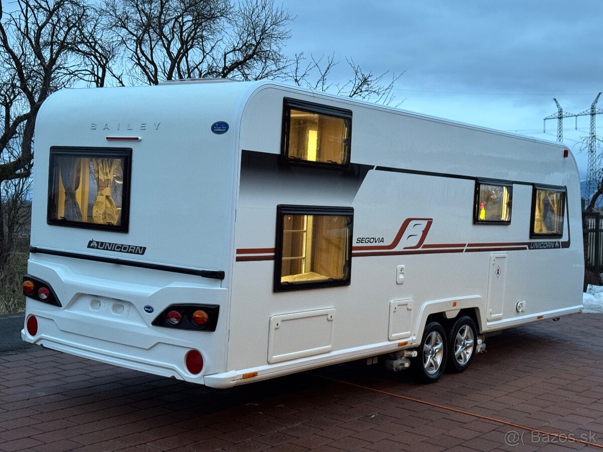 🔱 Anglicky karavan Bailey Unicorn Segovia rok 2018/19 | A - 2