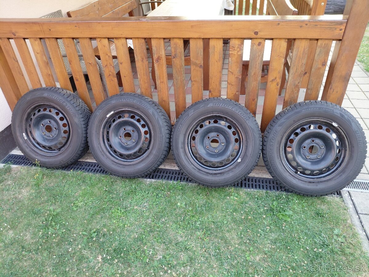 Bridgestone 195/65 R15 na diskoch + puklice - 2