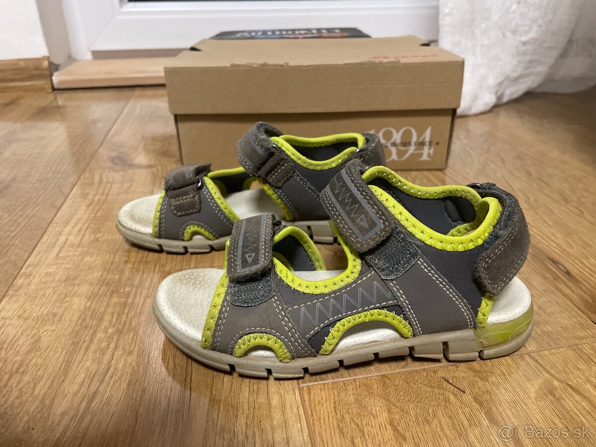 Vhlapčenské topánky veľ. 29 BAŤA - 2