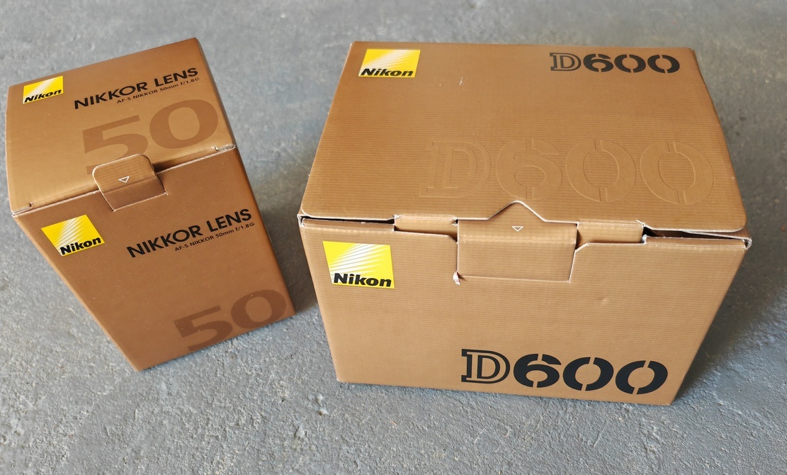 Originál krabica na Nikon D600 a 50mm objektív - 2