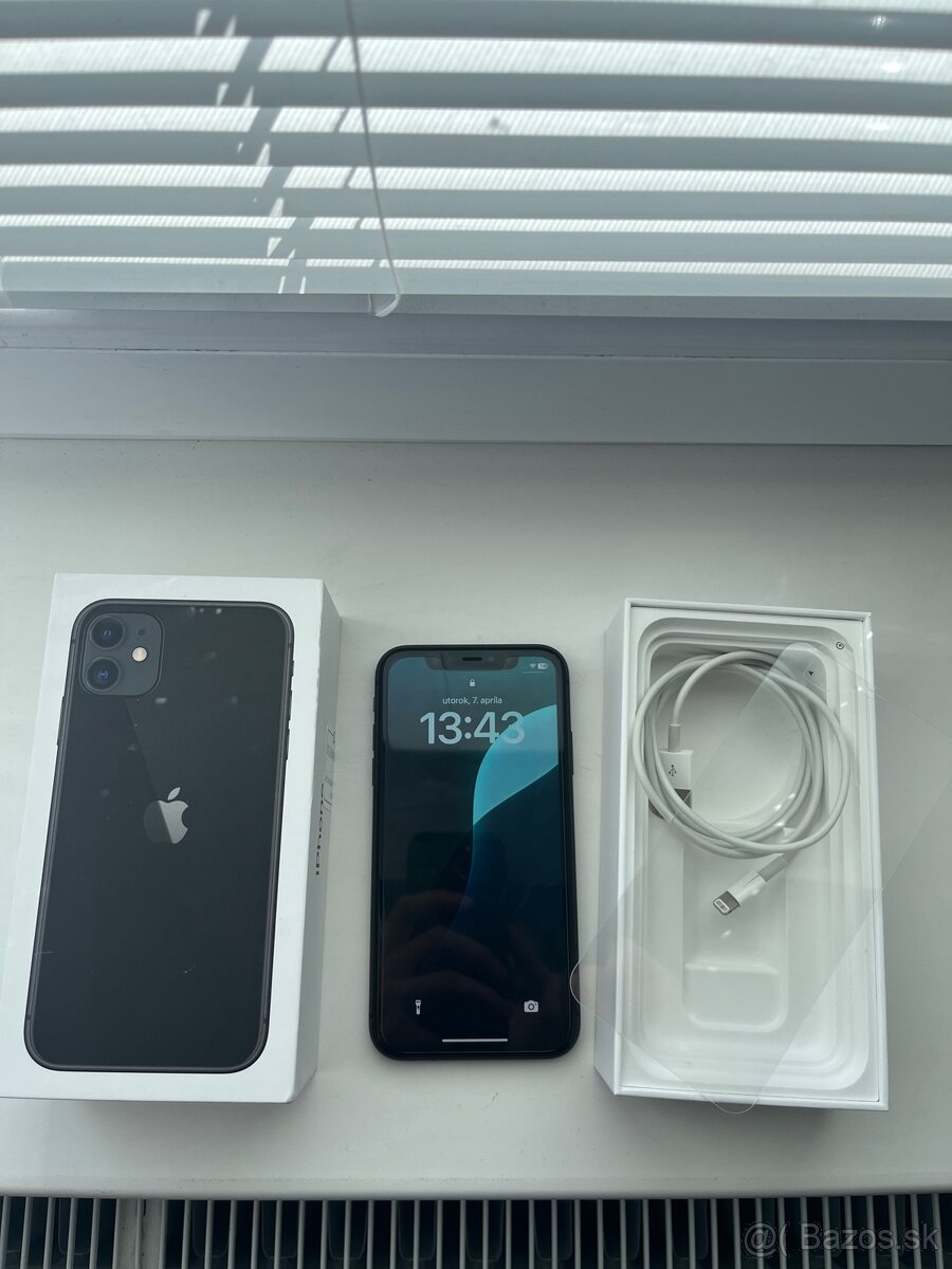 Apple iPhone 11 Čierny TOP Stav - 2