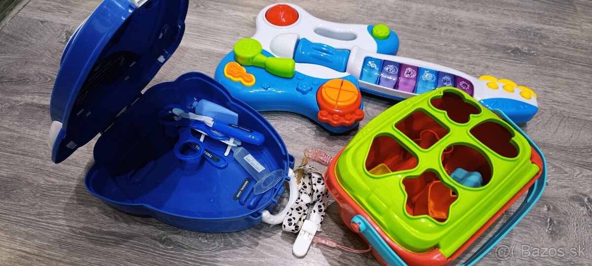 Senzomotorická gitara + kýblik + doktorský kufrík + putká - 2