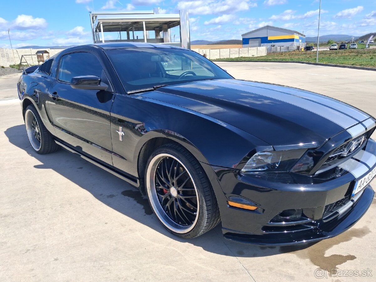 Ford mustang - 2