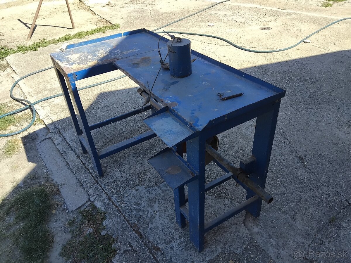Kovovy pracovny stol - 2