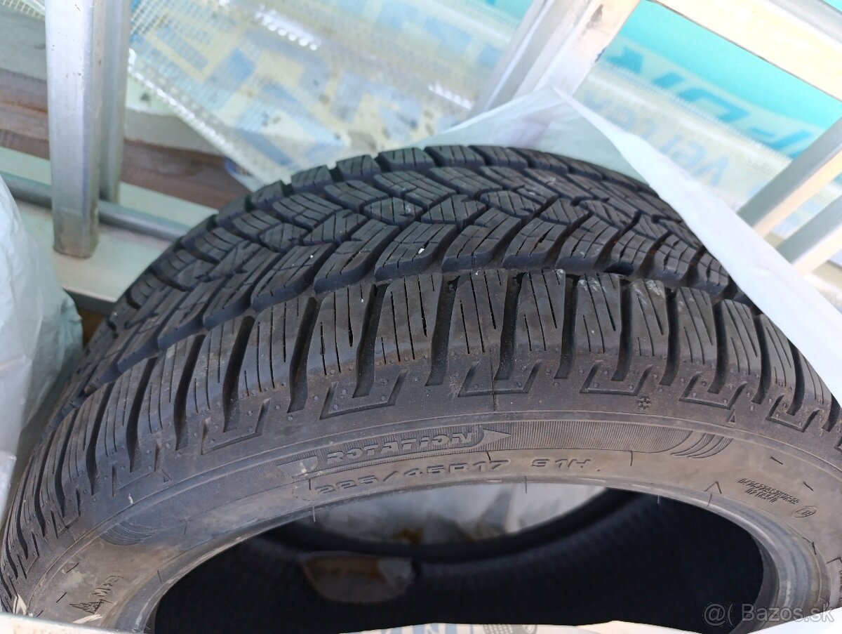 Zimne gumy 225/45 R17 - 2