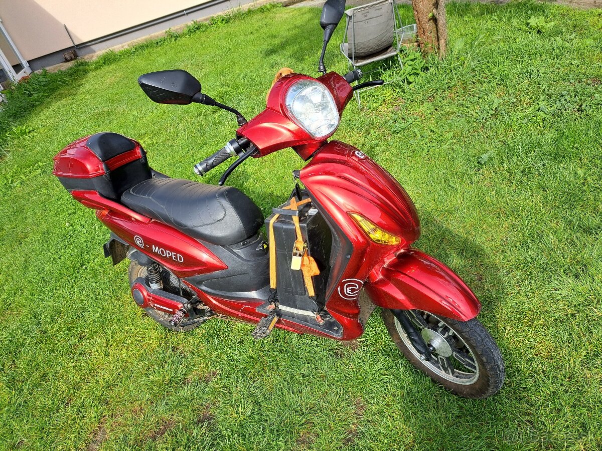 Elektrický skuter z dvoma batériami. - 2