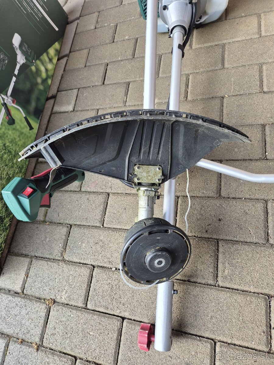 Predám benzínový krovinorez - vyžínačku PARKSIDE PBS 2 E5 - 2