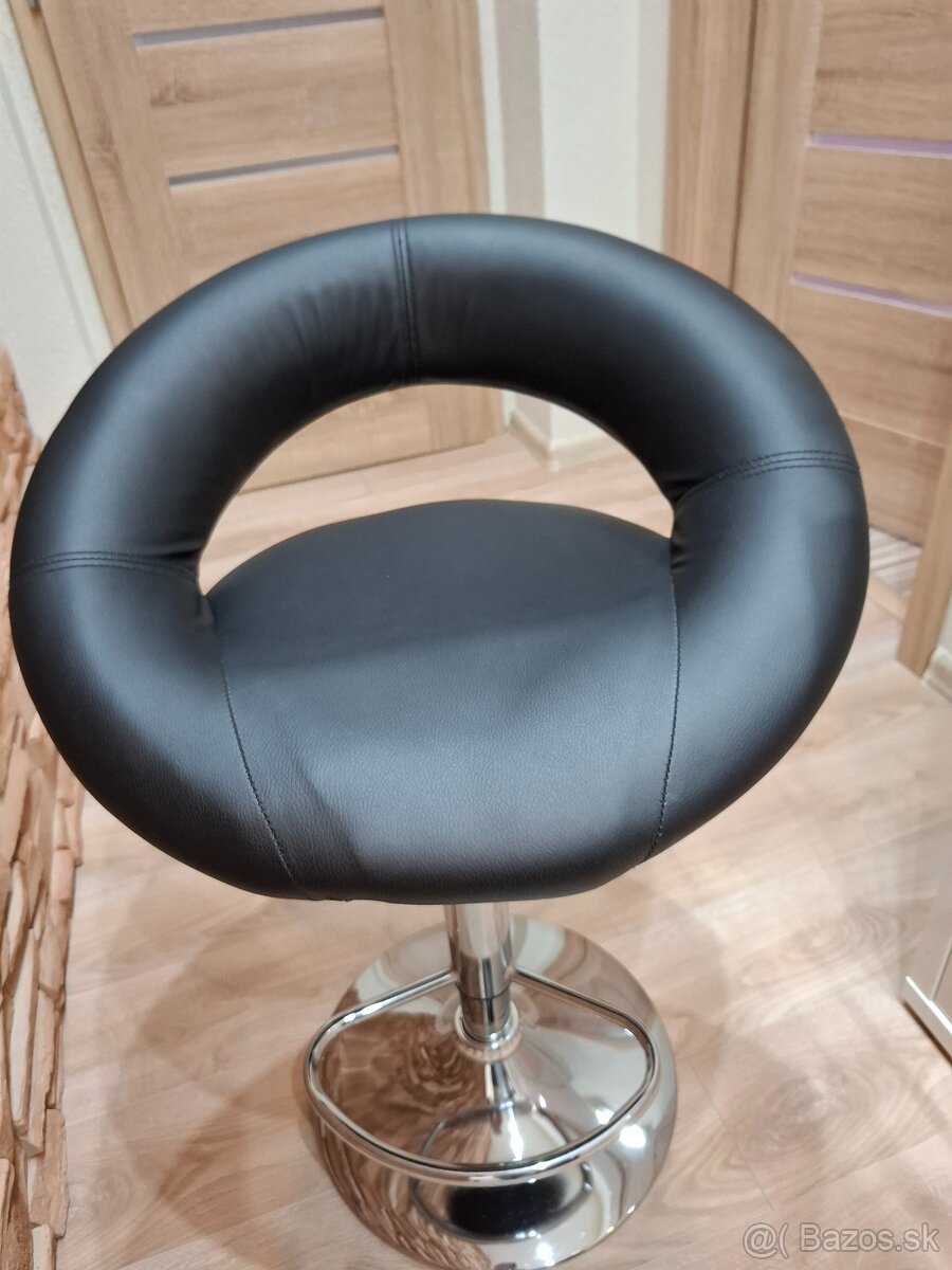 cierna bárová stolicka - 2