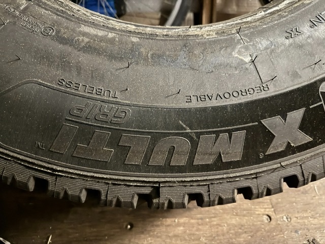 Predám pneumatiku Michelin - 2