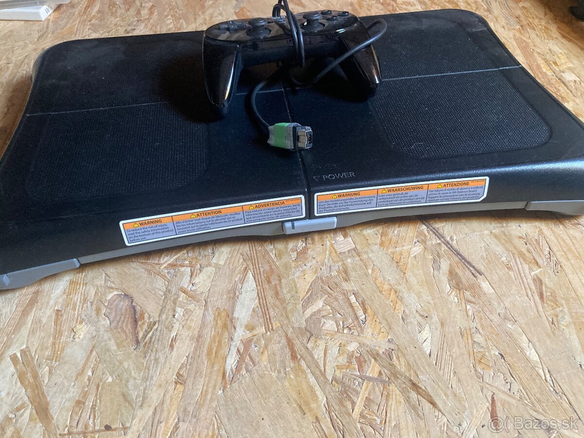 Predam podlozku Wii s hrami a joystickom - 2