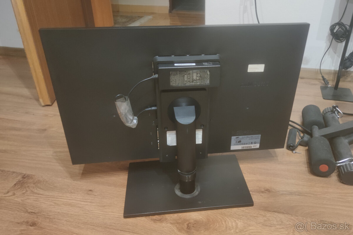 Samung Syncmaster 650 27 palcov, repro Logitech - 2
